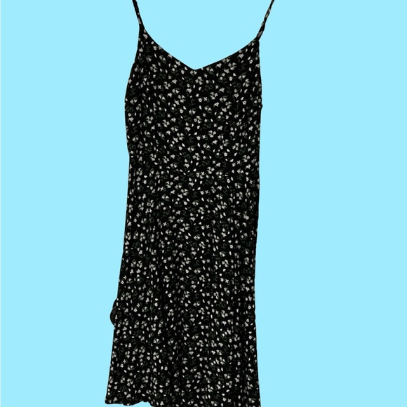Summer flower print dress with adjustable straps and elastic back. - Picture 2 of 5